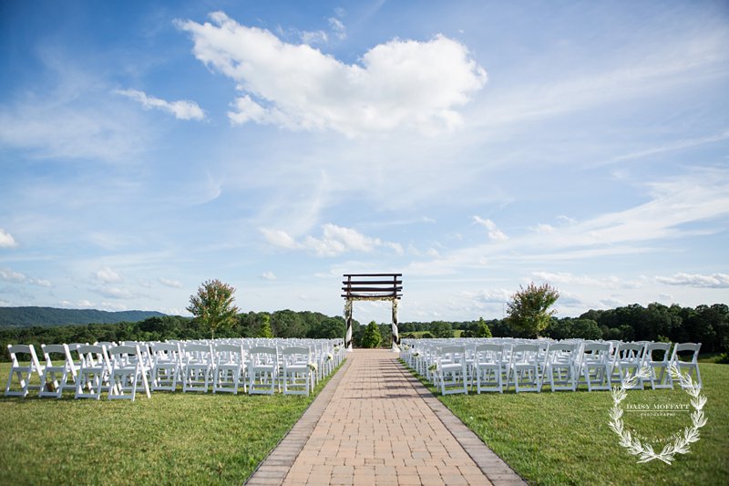 A Howe Farms Wedding with Chattanooga Photographer Daisy Moffatt Photography was a stunning day full or meaning and love. With soft pink accents from Chattanooga Florist Melia Worley Designs they were able to create a woodland wonderland