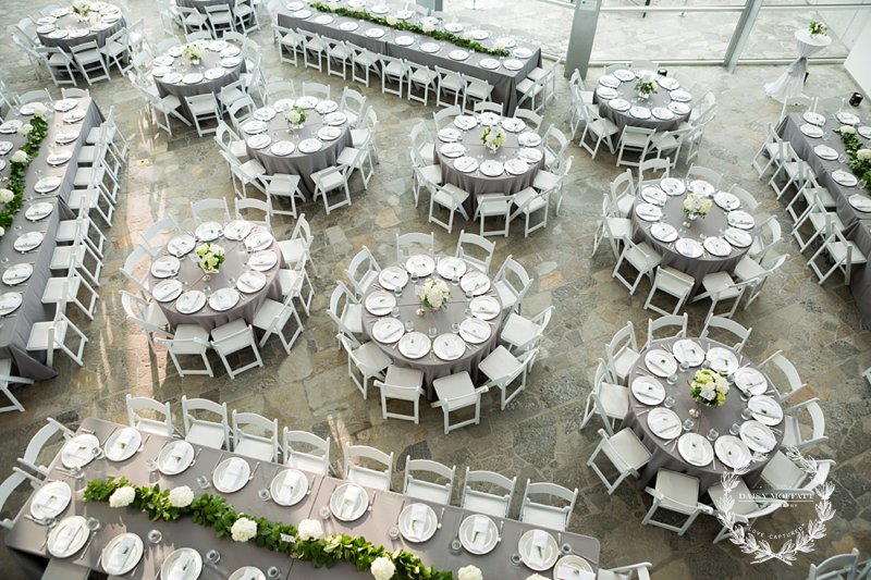 Chattanooga photographer capturing classic and beautiful day created by Chattanooga florist The Clay Pot and Chattanooga Caterer Events with Taste. This Hunter Museum wedding was full of romance.