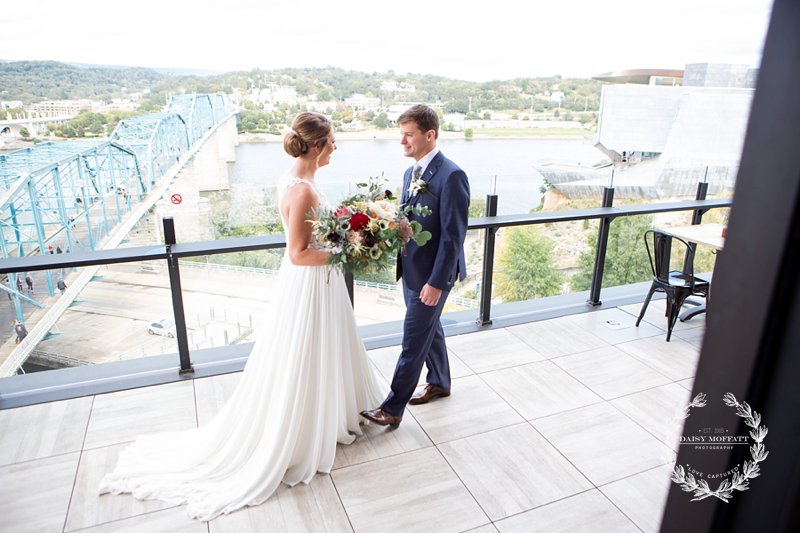 edwin and hunter museum wedding delivered modern yet playful moments with chattanooga photographer Daisy Moffatt Photography